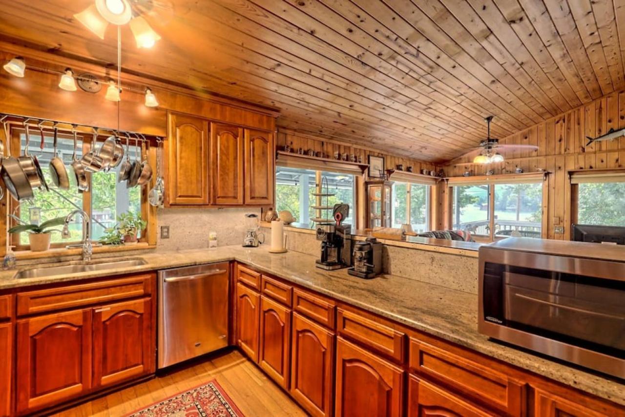 Hannahs Perch On Lake Burton With Private Top Patio And Bottom Dock Clayton Bagian luar foto