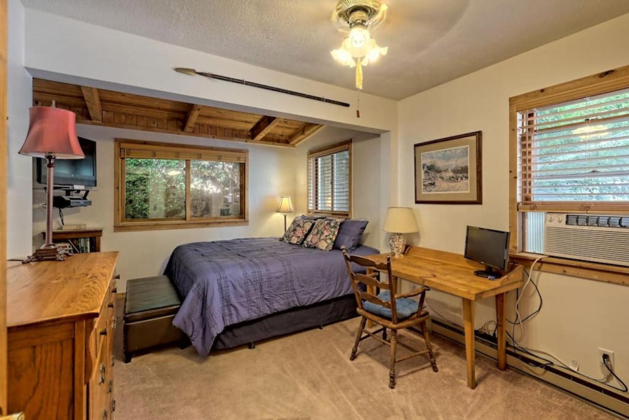 Hannahs Perch On Lake Burton With Private Top Patio And Bottom Dock Clayton Bagian luar foto